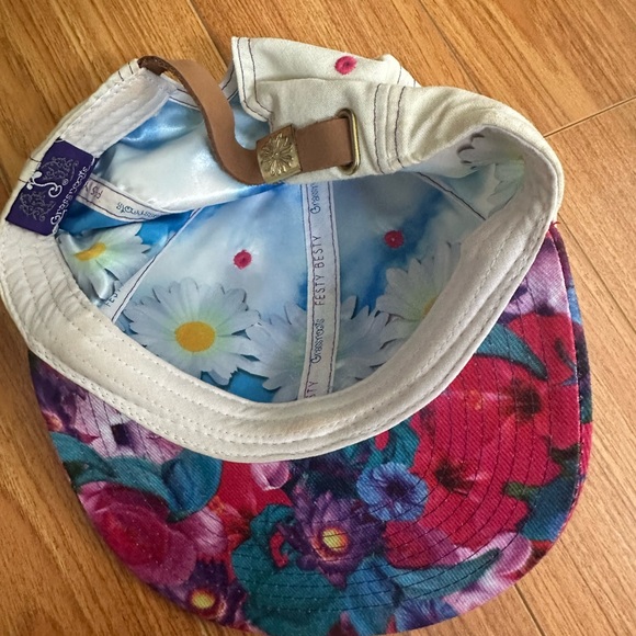 Colorful backward hat - Picture 2 of 2